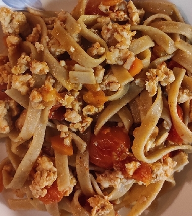Tagliatelle integrali al ragù di pollo