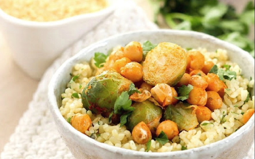 Bulgur con cavolini e ceci alla paprika