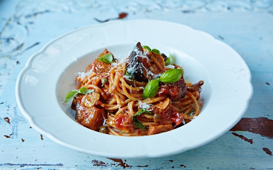 Spaghetti alla chitarra con caponata di melanzane