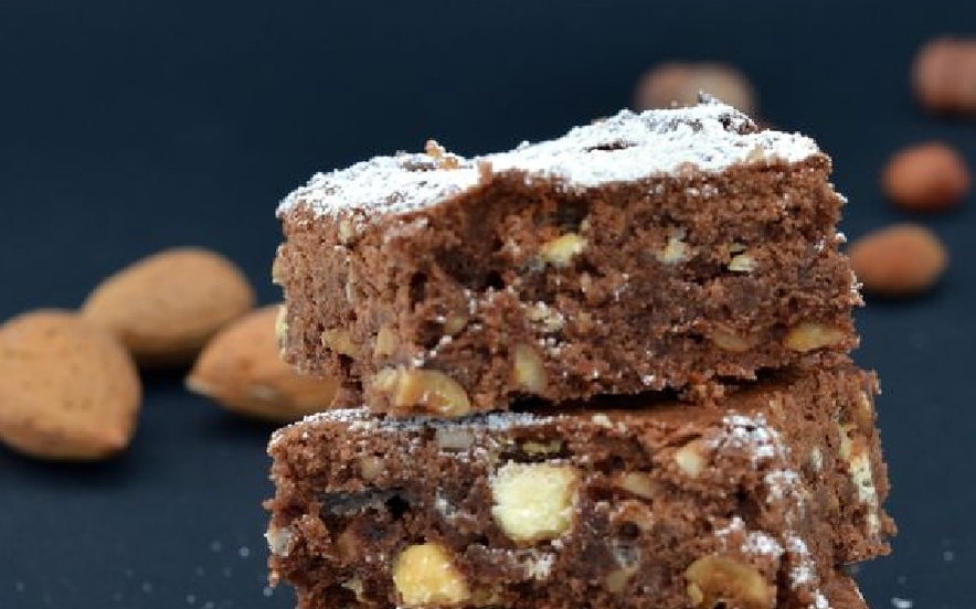 Brownies con mandorle e nocciole