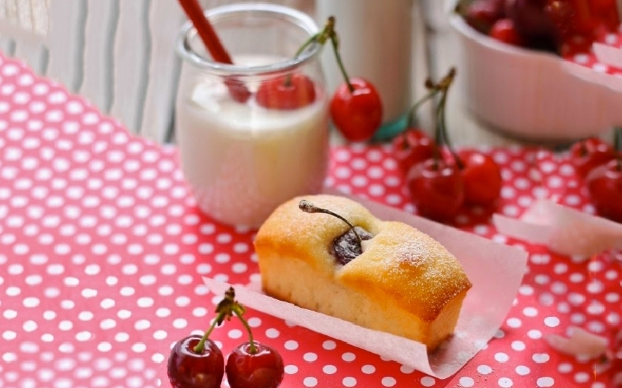 Plumcake alla ciliegia e yogurt