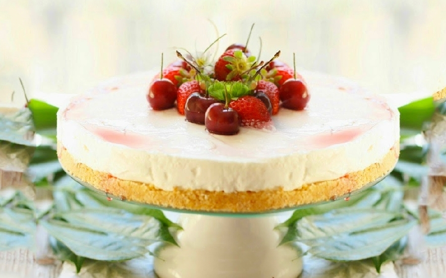 Torta allo yogurt e frutti rossi