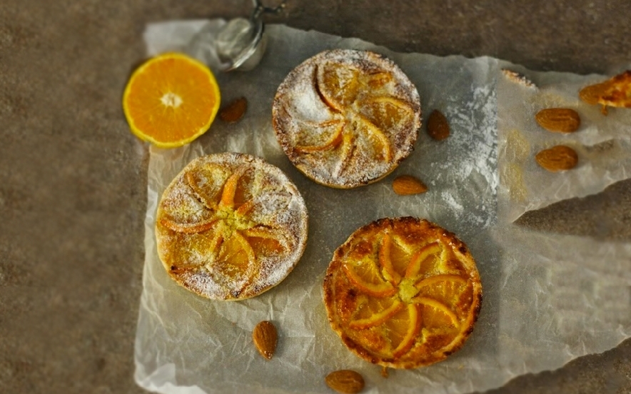 Crostatine all'arancia con crema frangipane