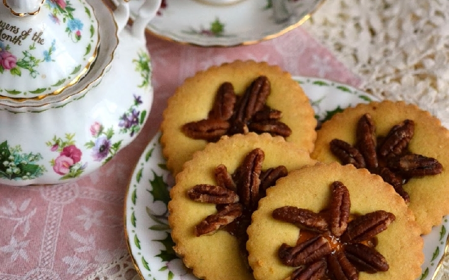 Biscotti con confettura di arance e noci