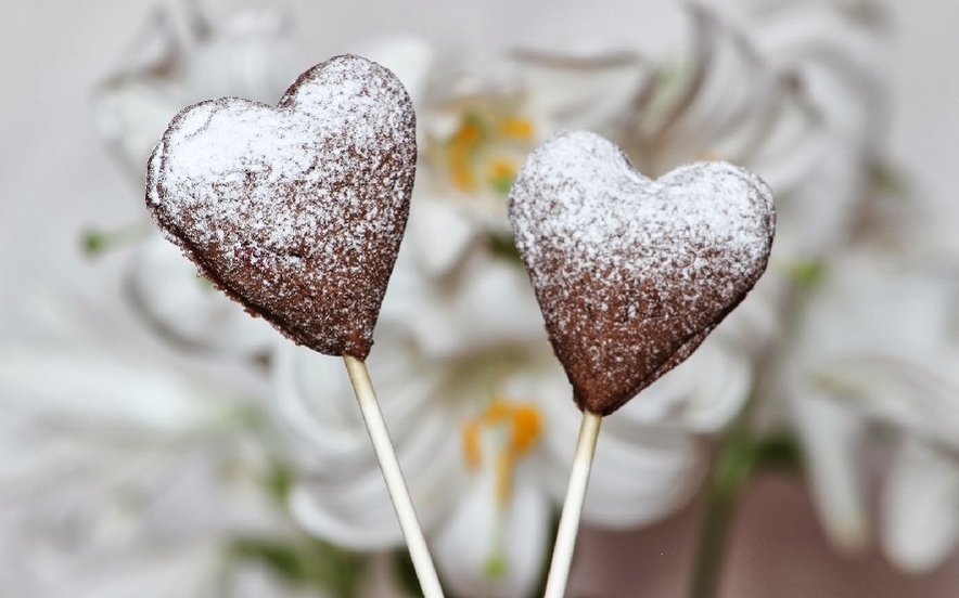 Cake pops con ripieno alle fragole e parmigiano