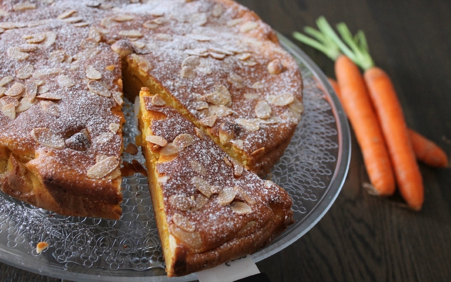 Torta di carote con mandorle e nocciole