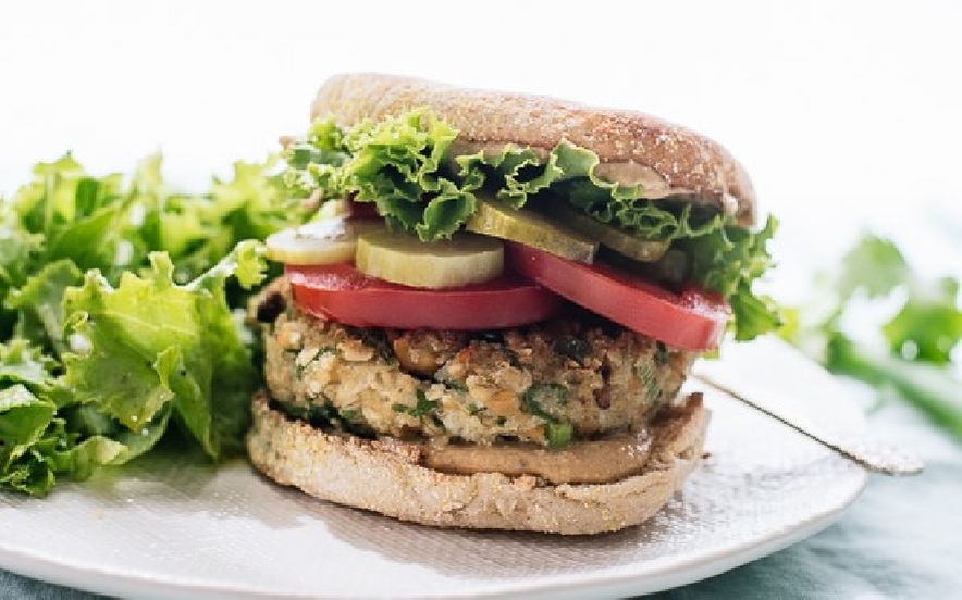 Panino vegano con falafel di cavolfiori