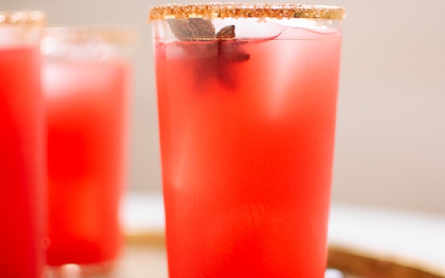 Cocktail margarita con mirtilli rossi