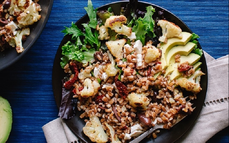 Insalata di cavolfiore con farro e feta