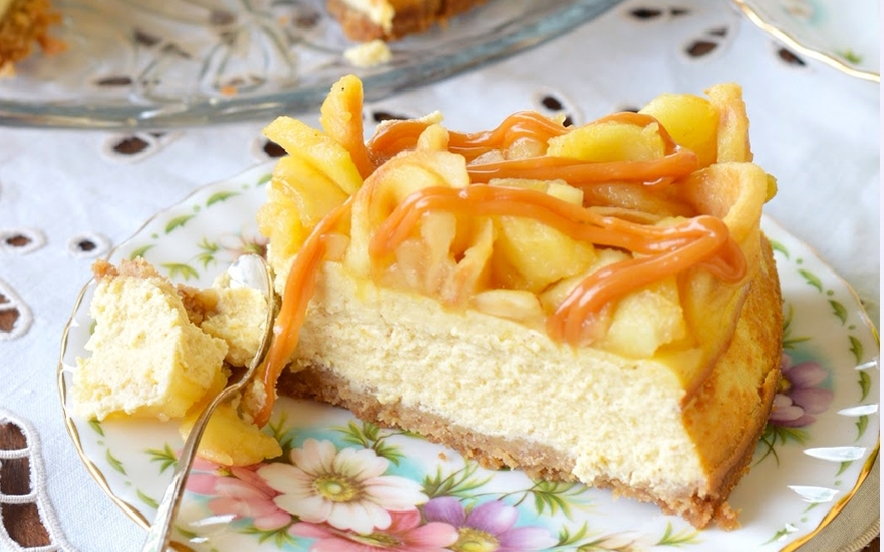 Cheesecake mele, cannella e caramello