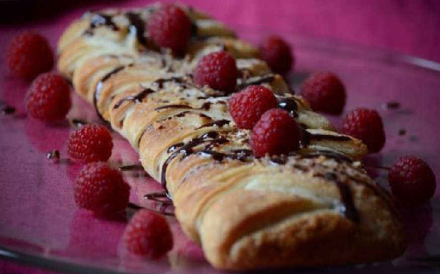 Treccia di cioccolato e pasta sfoglia