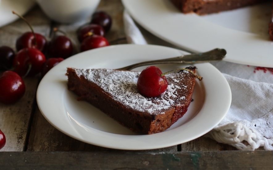 Torta di cioccolata con ciliegie