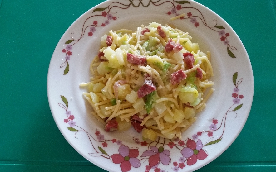 Spaghetti e verza rustici