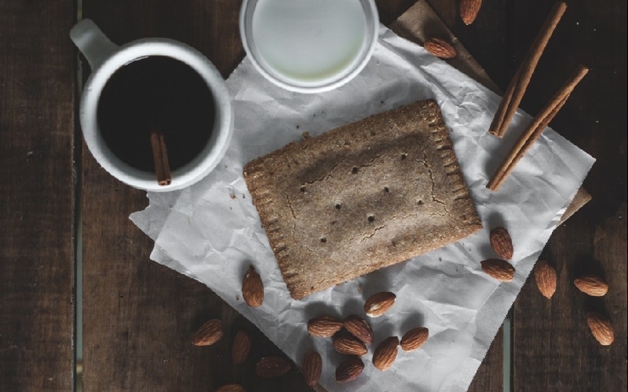 Crostatine di mele con mandorle e cannella