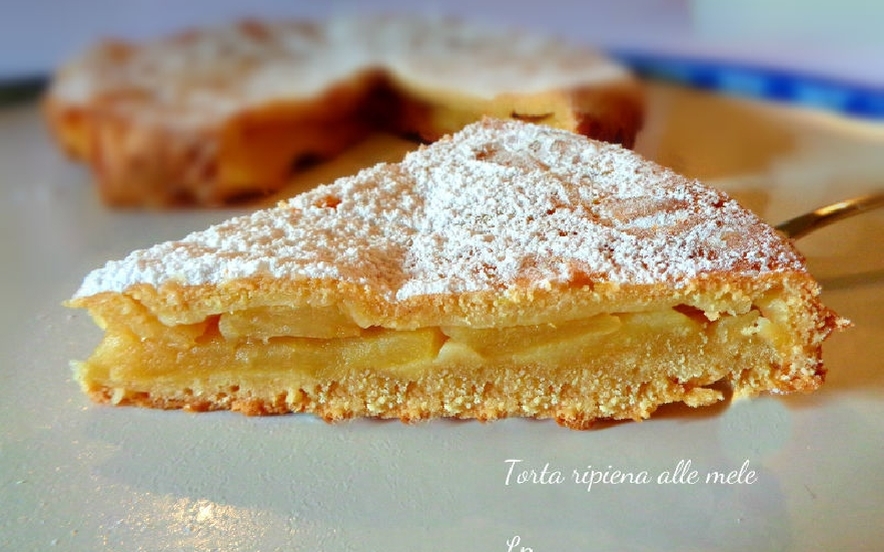 Torta ripiena alle mele