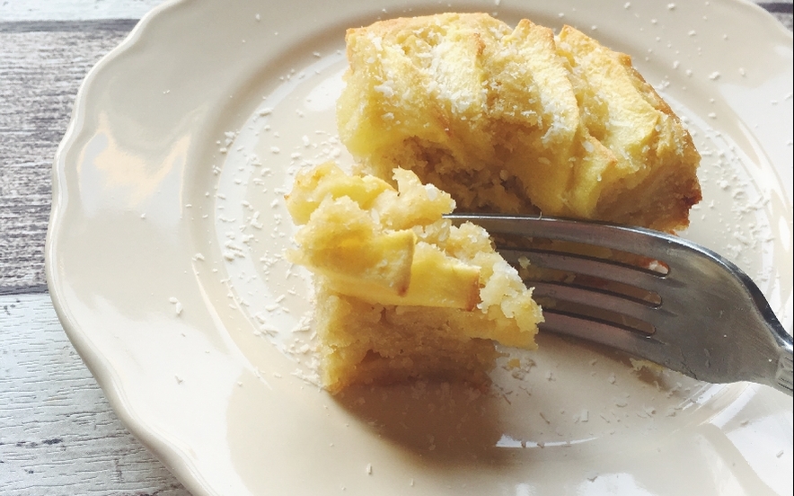 Torta di mele con cocco e yogurt senza lattosio