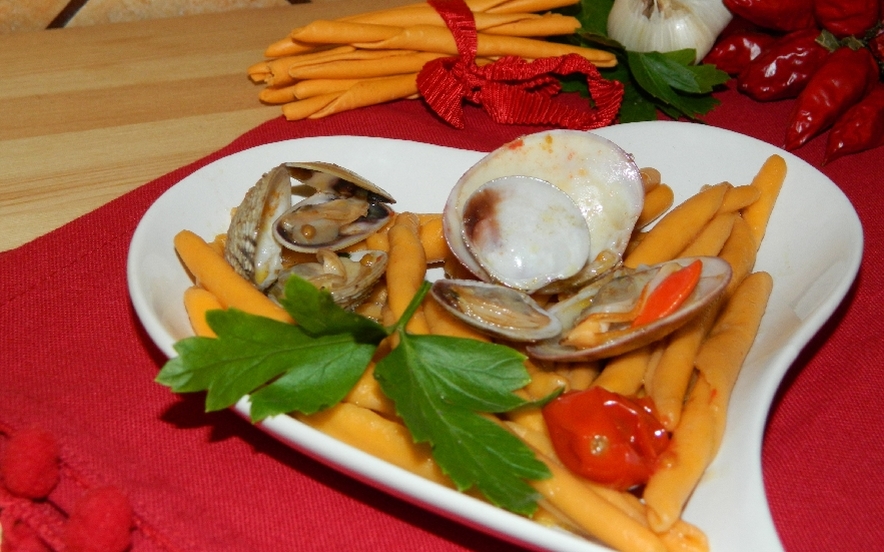 Pasta piccante con frutti di mare