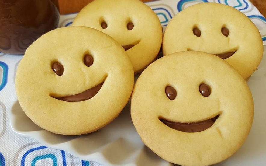 Smile biscuits