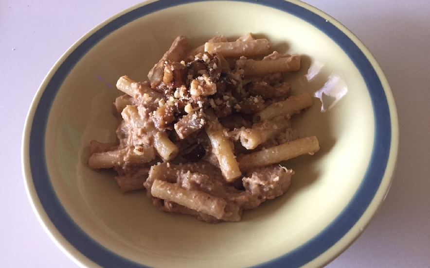 Maccheroncini con salsa di  tonno e melanzane