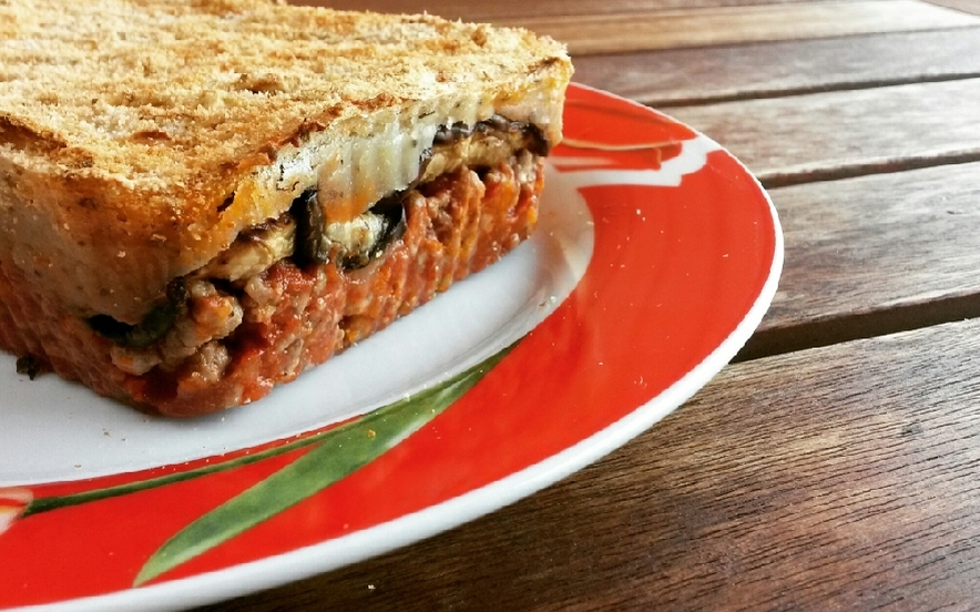 Tortino di melanzane, patate e carne macinata