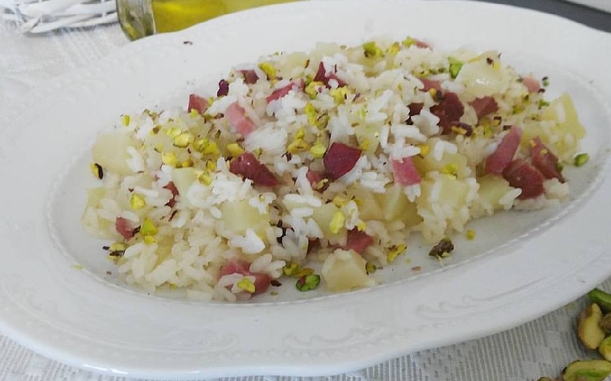 Risotto mele e speck in granella di pistacchi