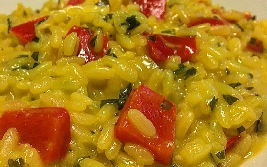 Risotto all'arancia con zafferano e peperoni