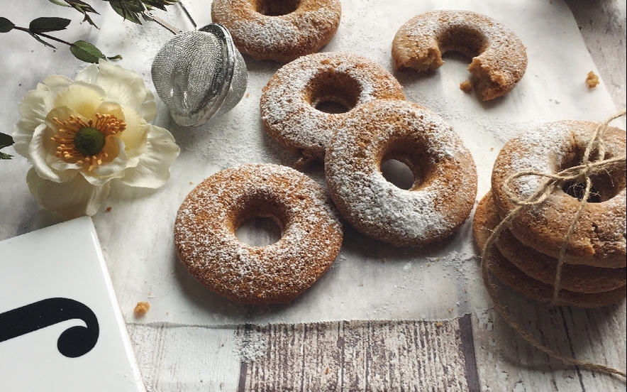 Ciambelline vegane alle mele e cannella