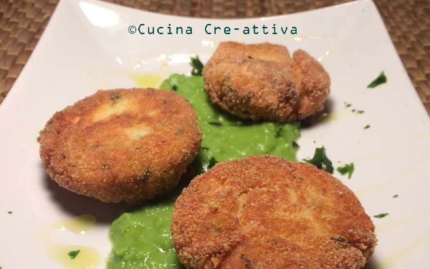 Polpette al salmone su crema di piselli