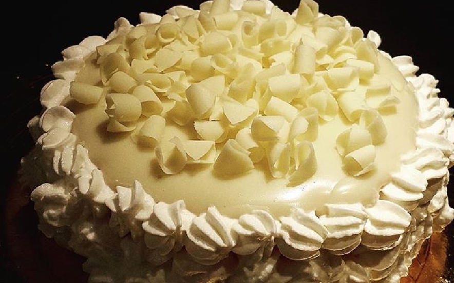 Torta alle mandorle e cioccolato bianco