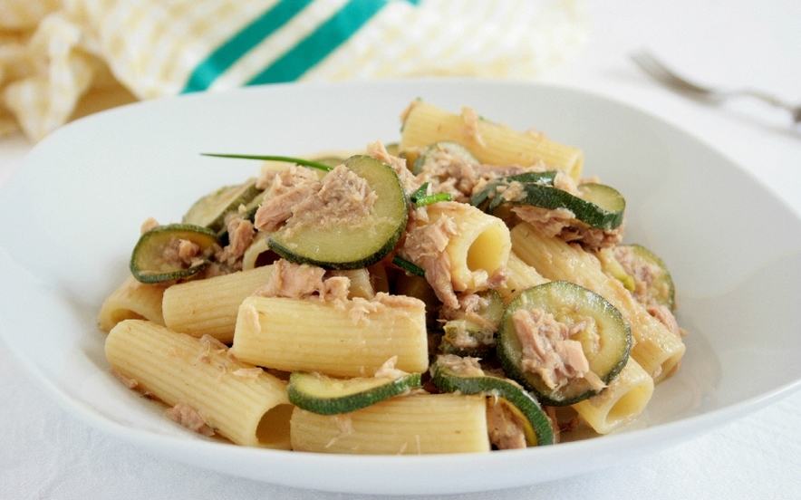 Rigatoni con tonno e zucchine