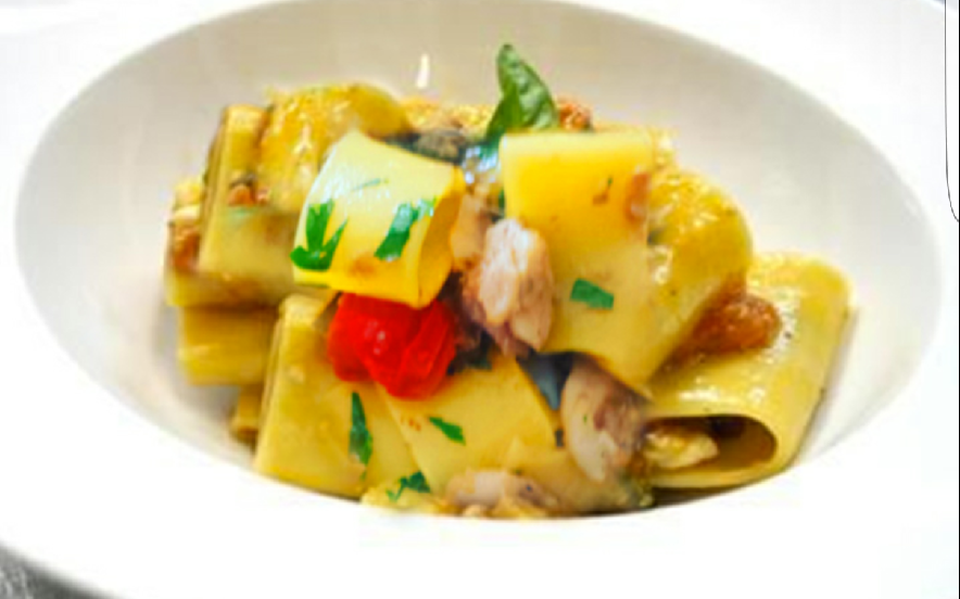 Paccheri allo scorfano, pomodorini e capperi