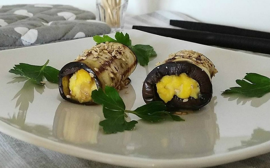 Cannoli di uova strapazzate