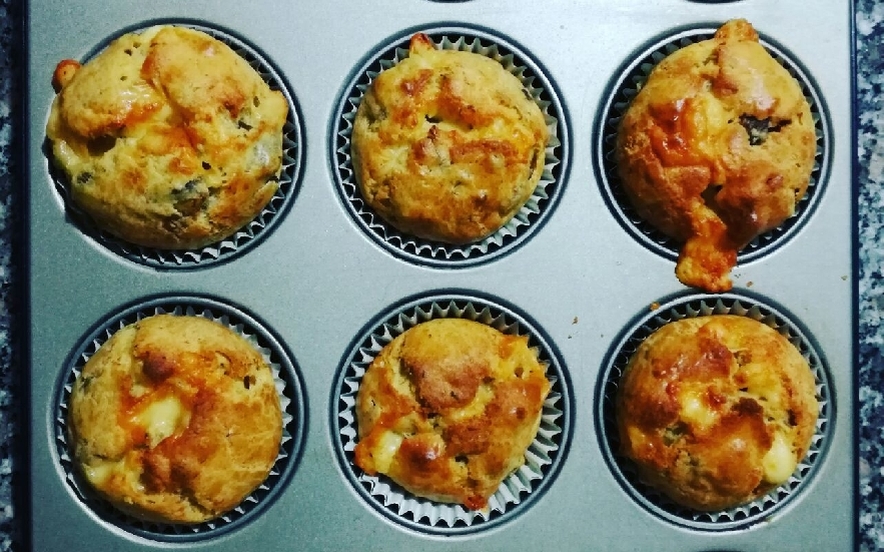 Muffins salati con brie e funghi