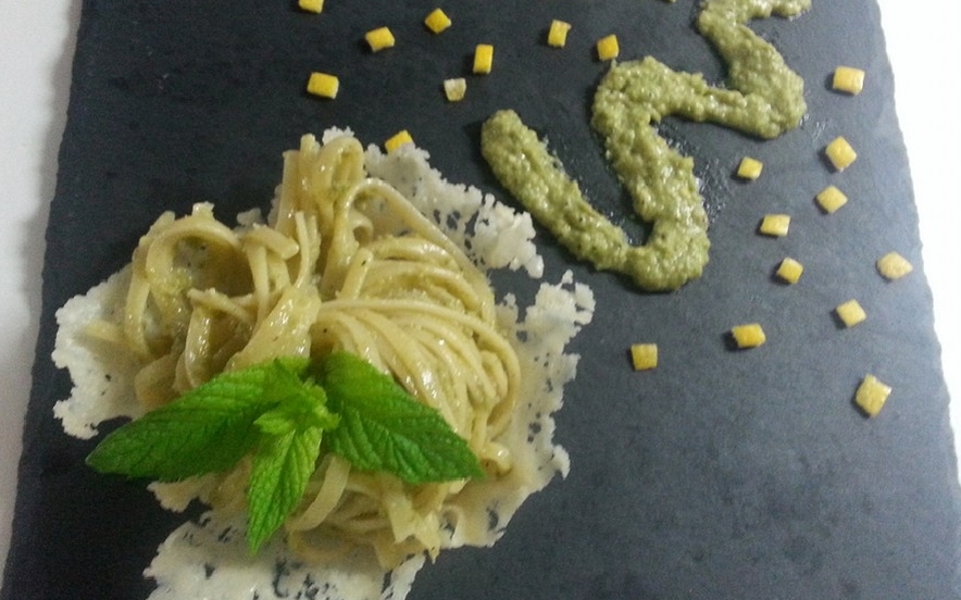 Linguine al pesto di fave e noci