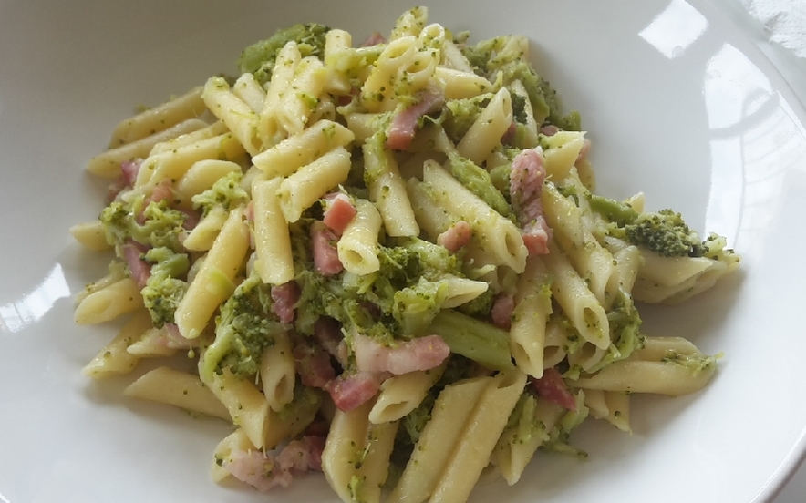 Penne broccoli e pancetta