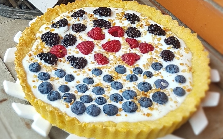 Crostata di farro con crema allo yogurt e sorpresa