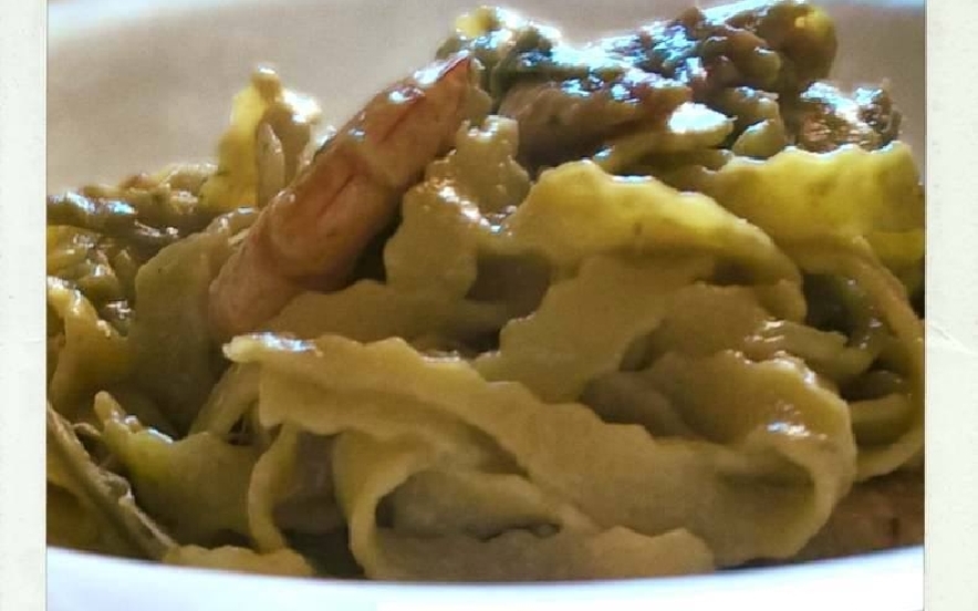 Tagliatelle con crema di carciofi e gamberi