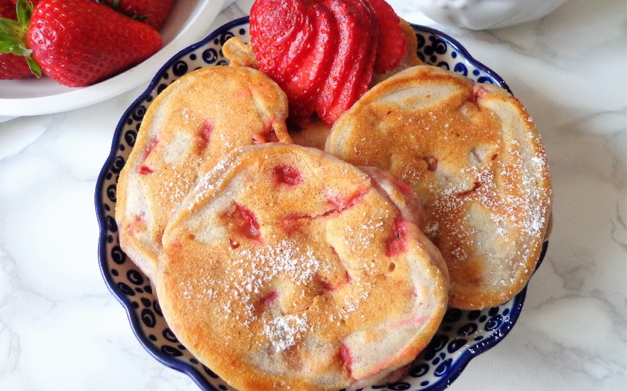 Pancake con fragole e yogurt