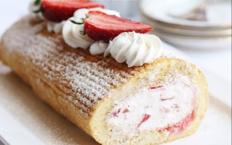 Rotolo alle fragole con crema alla ricotta