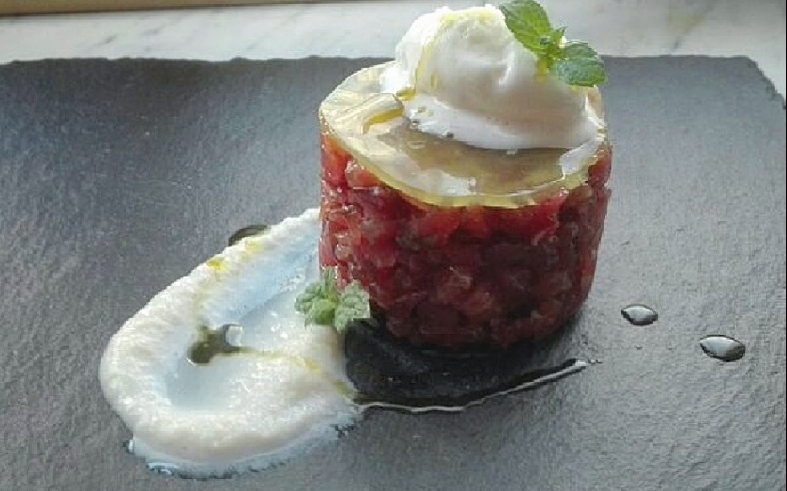 Tartare marinata di tonno e tzatziki