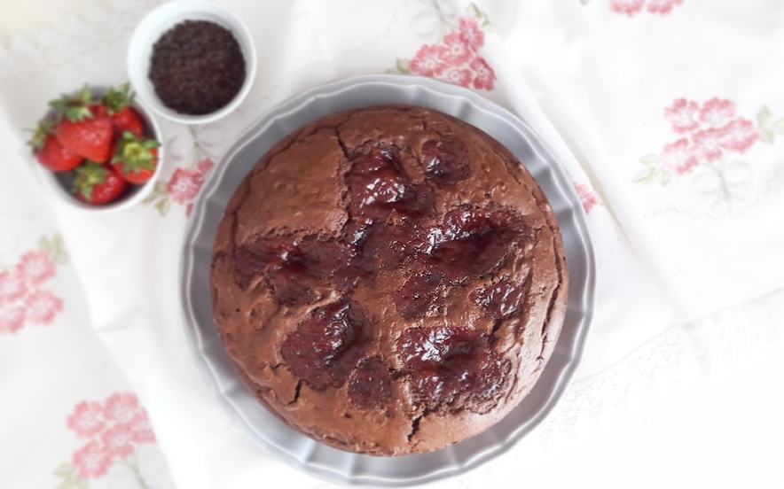 Torta di ricotta al cacao e marmellata di fragole