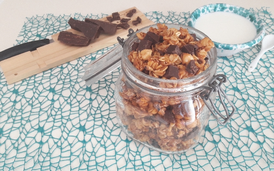 Muesli con nocciole e cioccolato