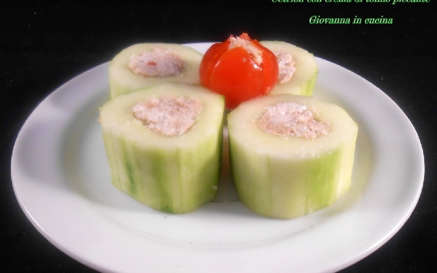 Cetriolo con crema di tonno piccante