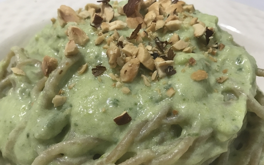 Spaghetti in crema di zucchine, ricotta e nocciole