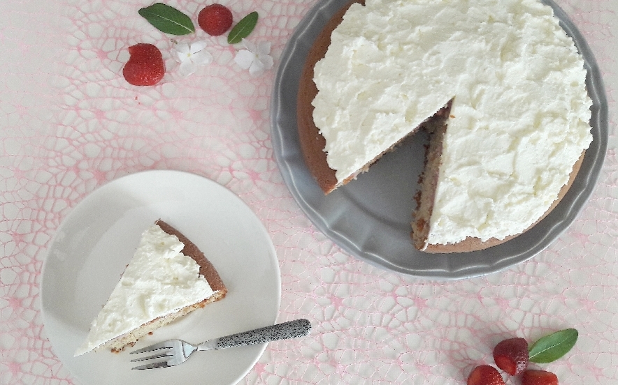 Poke cake panna e fragole