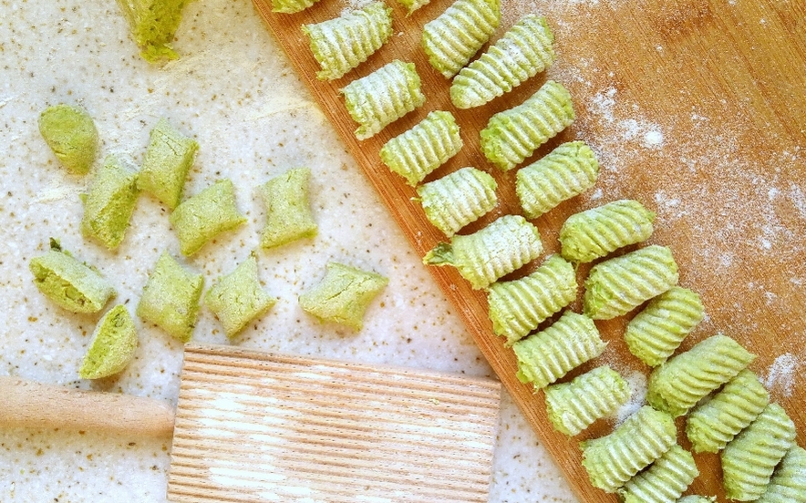 Gnocchi di piselli al basilico