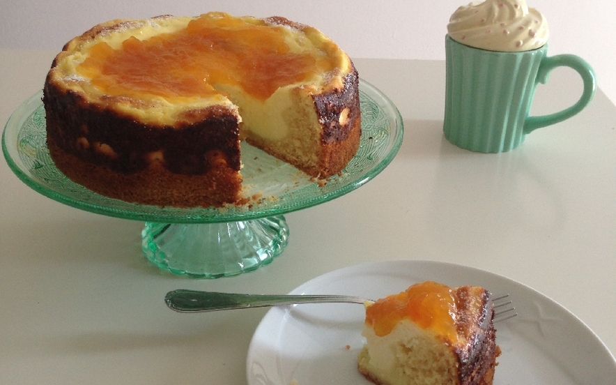 Torta con crema di ricotta e marmellata