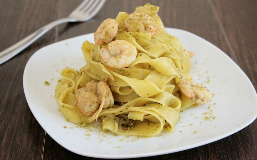 Pappardelle con gamberetti e pistacchio