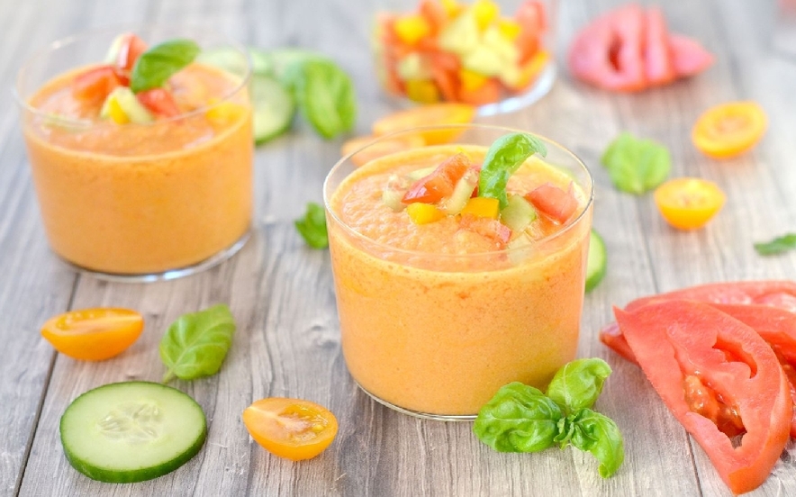 Gazpacho andaluso zuppa vegetariana fredda