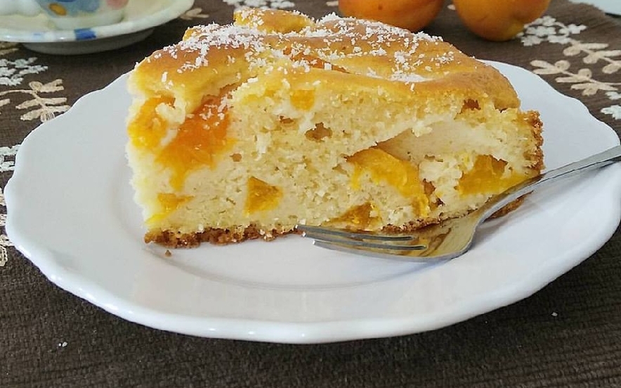 Torta cocco e albicocche